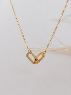 Gold Plated Interlocking Link Pendant Necklace – Modern Elegant, 17